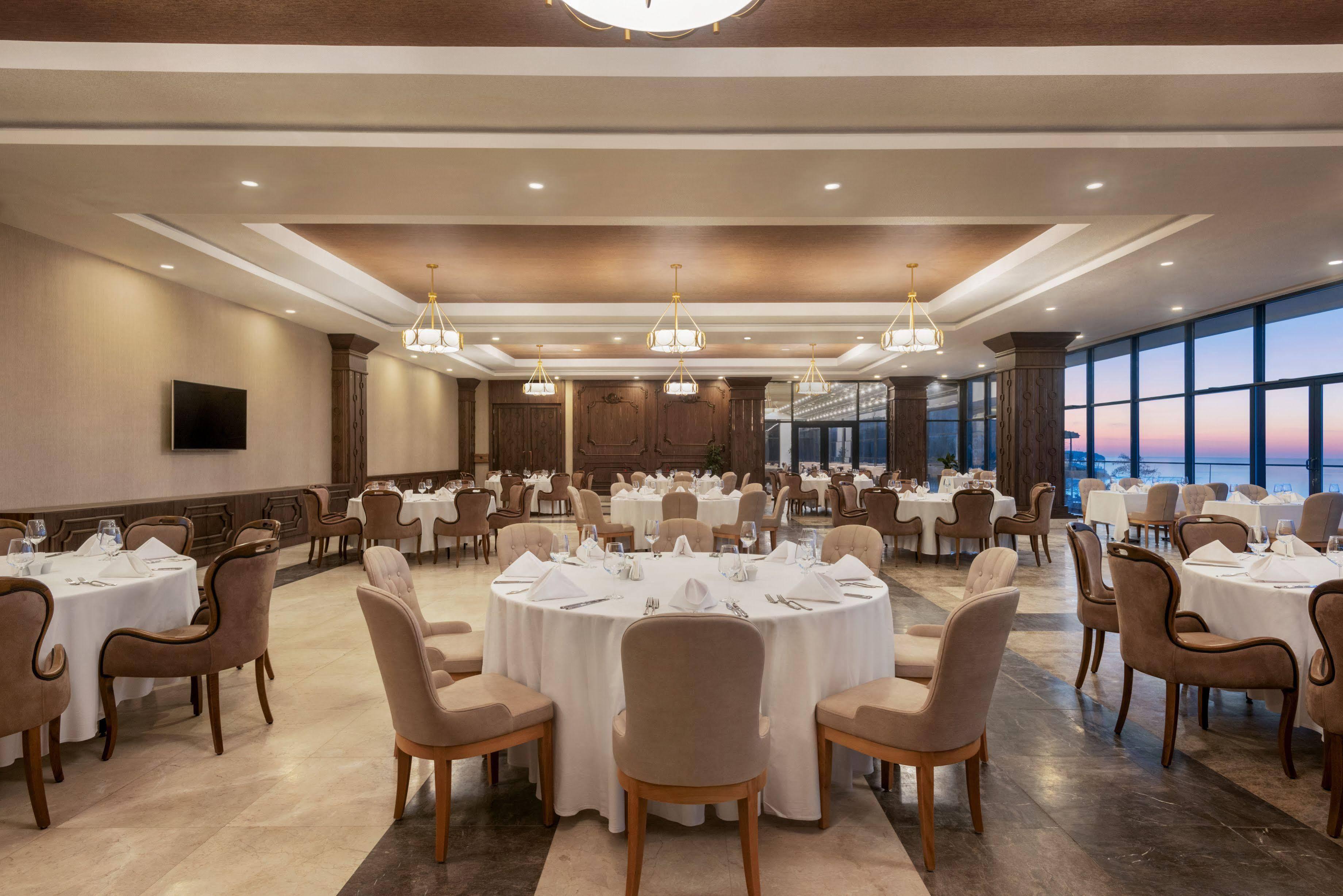 Ramada Resort By Wyndham Unye Extérieur photo
