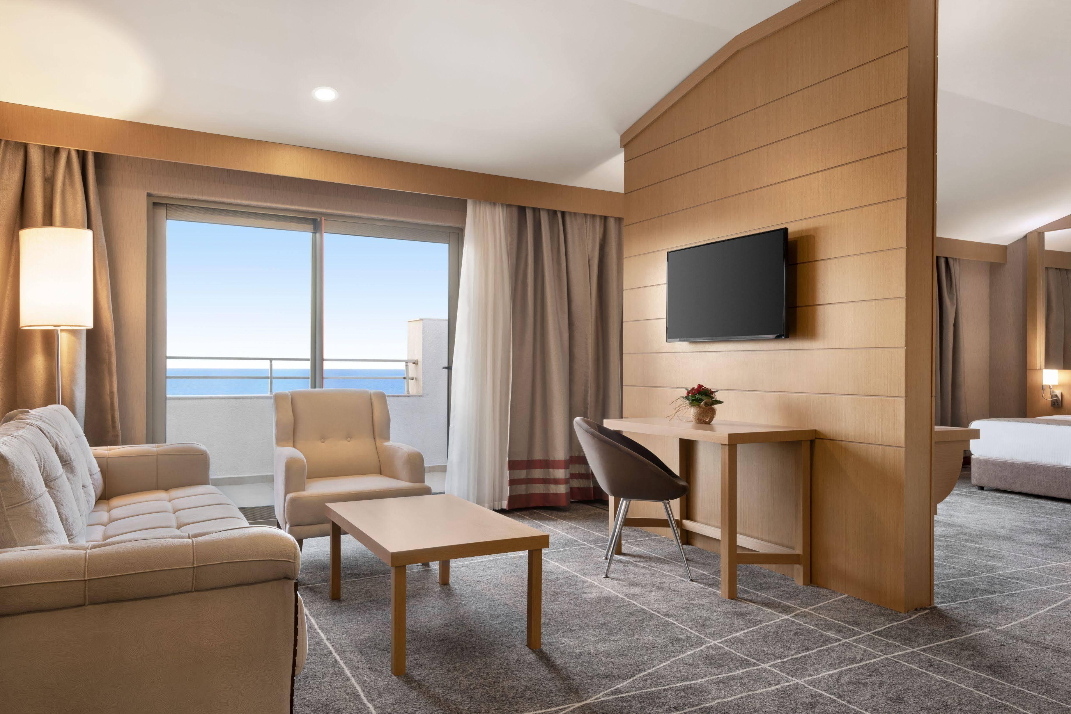 Ramada Resort By Wyndham Unye Extérieur photo