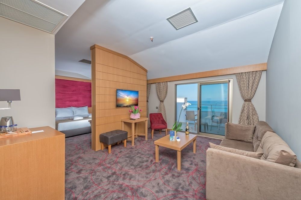 Ramada Resort By Wyndham Unye Extérieur photo